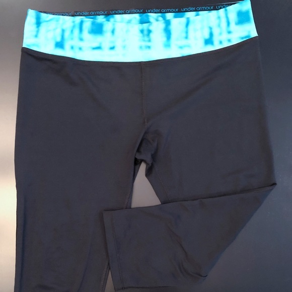 Under Armour Pants - Under Armour Crop Leggings (size large)